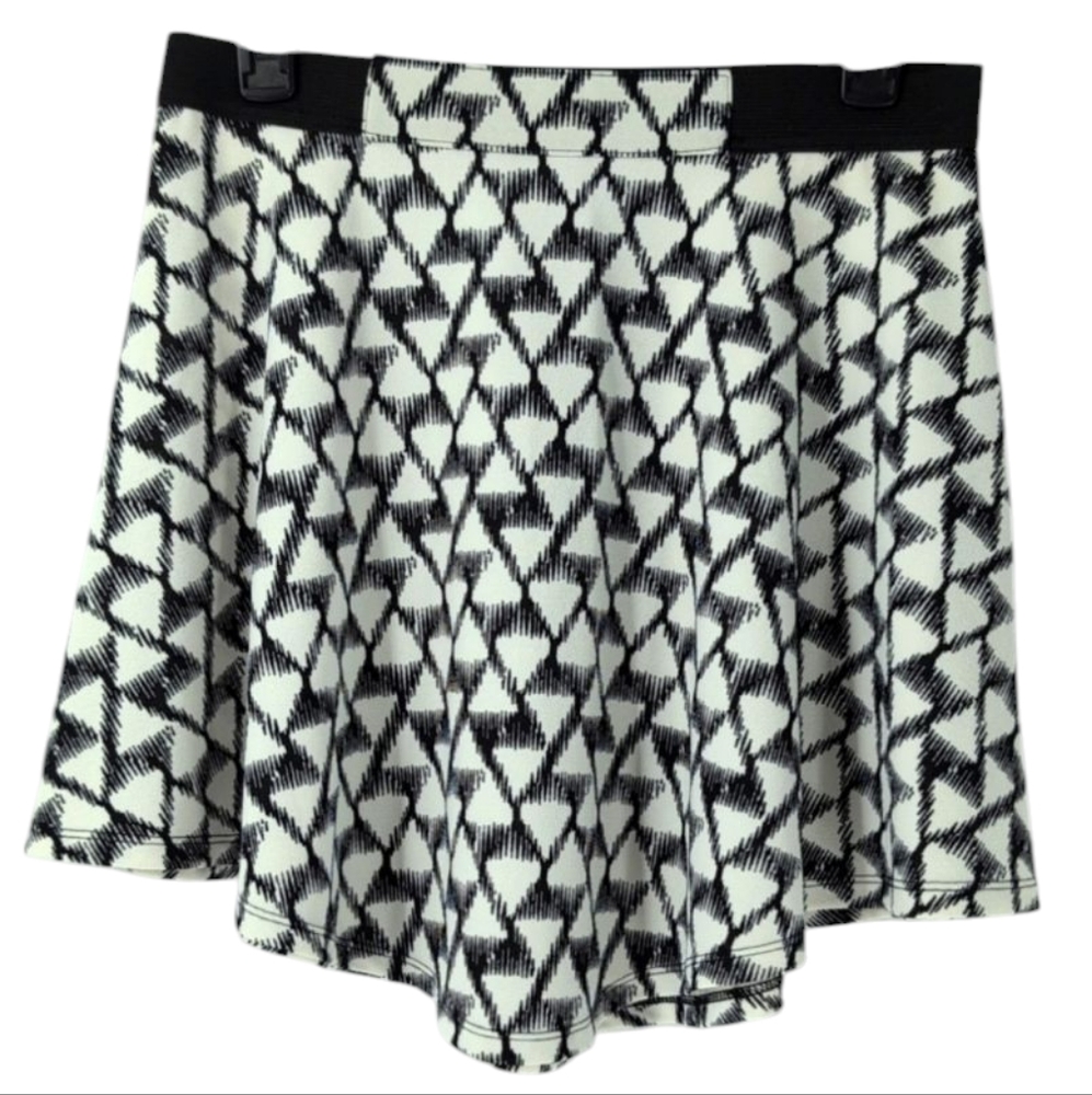 Material girl skater skirt size medium NWT